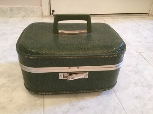 CASE GREEN SUITCASE Vintage 
