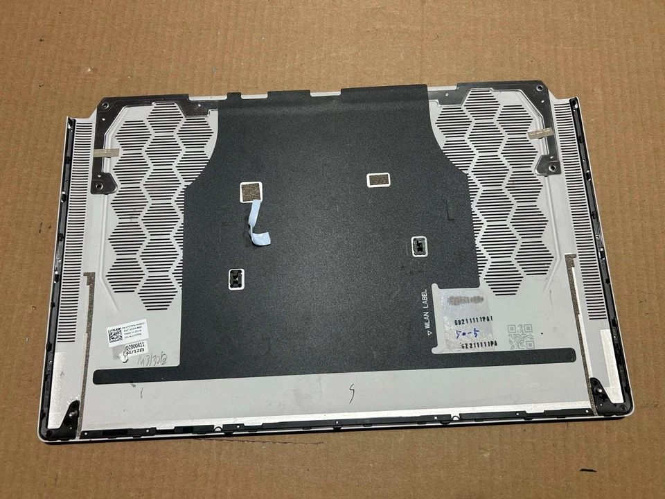 Panel de cubierta base inferior genuino Dell Alienware X15 R2 blanco TCTPN 0TCTPN B Foto 3 de 3