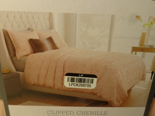Full/Queen Clipped Chenille Comforter 