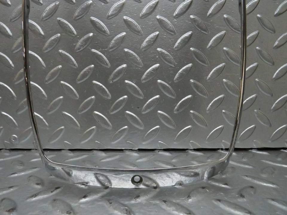 ♥23494♂ Mercedes-Benz W114 280E Faro Marco Cromado Hella 100710 Foto 2 de 4