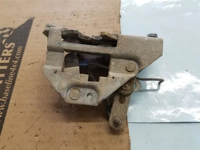 Conjunto de pestillo de puerta trasera Jeep TJ Wrangler 2006 19330 OEM Foto 3 de 4