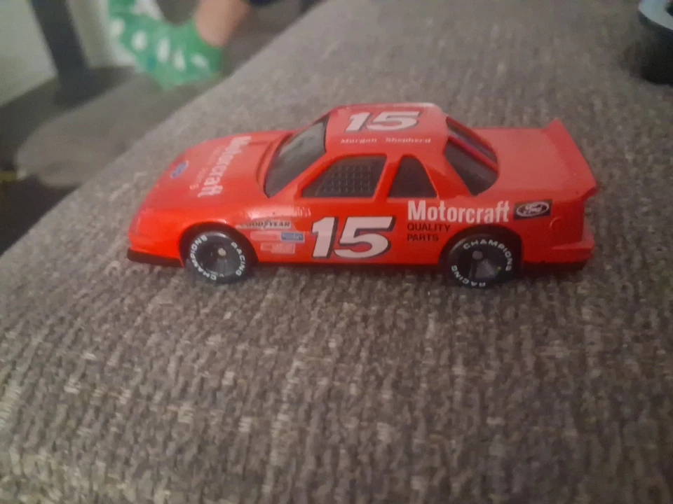 Coche de carreras Geoff Bodine Racing Championship 1991 de colección #15 Motorcraft Ford Foto 4 de 4