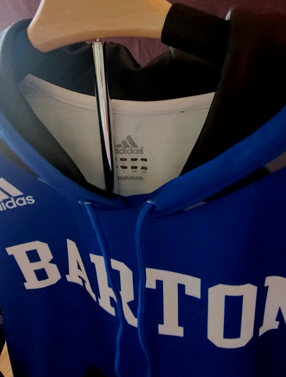 NWOT Women's BARTON COMMUNITY COLLEGE * KS GRAPHIC HOODIE * COUGAR V-BALL * LG thumbnail 3