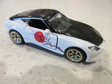 Coche Jada Nissan Z Nismo Blanco Rosa Slips Majorette Diecast 164 + Hot Wheels GRATIS