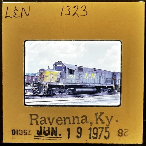 1975 Orig. 35mm Train/Railroad Slide 1323, Louisville & Nashville, Ravenna, KY