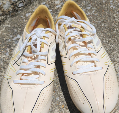 asics Track & Field Spikes Racing Elite Shoes White/Gold. women sized 8½