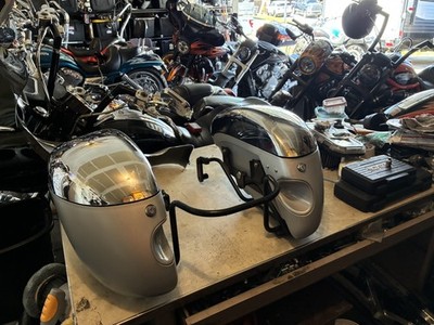 02-06 VRSC Vrod V-rod saddlebags Oem great condition complete set t17