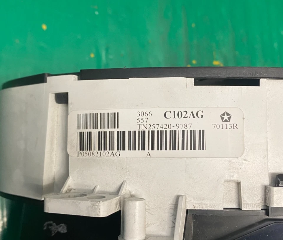 Chrysler Pacifica 2007 velocímetro cuadro de instrumentos P05082102AG Foto 2 de 3