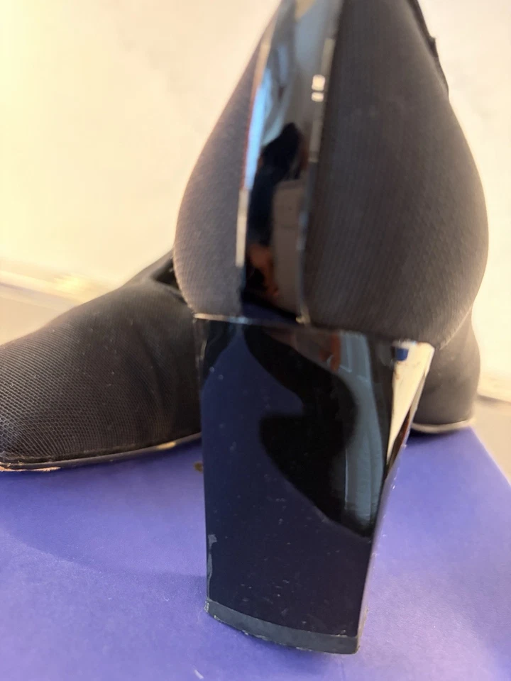 Zapatos de salón Stuart Weitzman negros elásticos con 3 tacón de charol para mujer 7 M. Foto 3 de 4