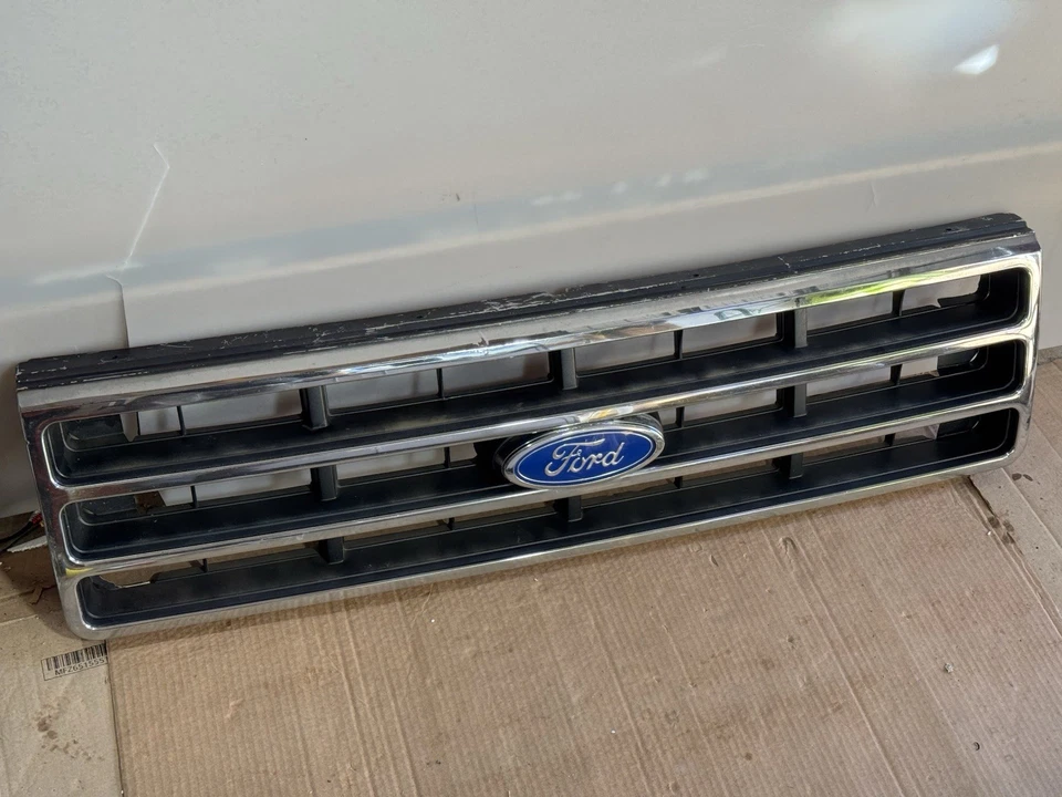 Camión Ford 1987-91 F150 F250 F350 Bronco OEM conjunto de rejilla cromada con logotipo Foto 3 de 4