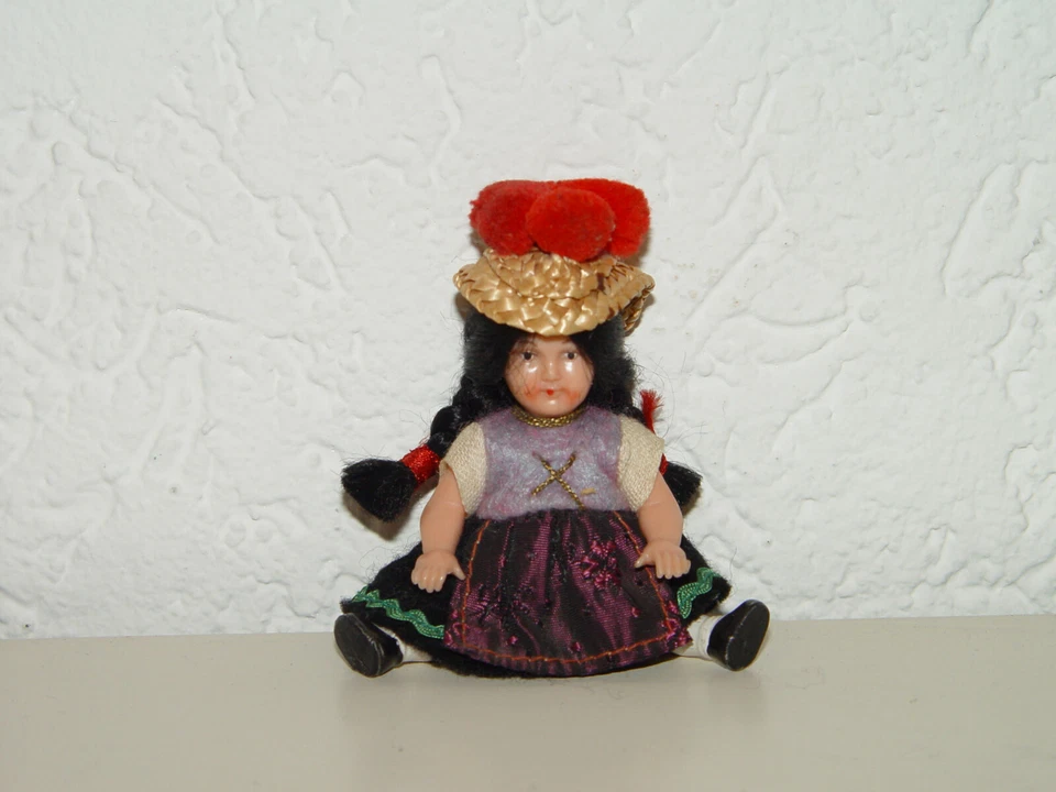 Alt - Schwarzwaldmädchen Puppe Talismann f. Auto 50er Jahre stehend 9 cm - int.2 - Bild 1 von 1