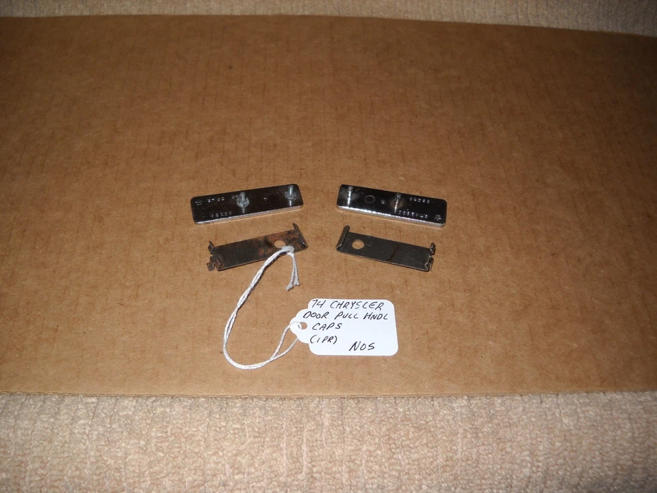 NOS Mopar 1974 克莱斯勒 Newport 纽约人内门拉手盖 2 件装 — 第 2/2 张图片