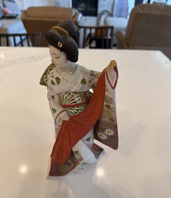 Vintage Japanese Hakata Doll  Kagamijishi    Signed Tetsusaburo   13  Hand Paint
