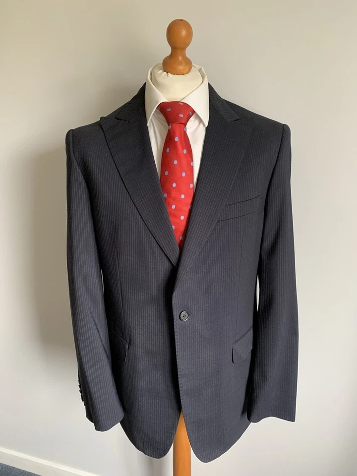 Mens LUXURY VERSACE COLLECTION WOOL SUIT In NAVY BLUE FINE STRIPE 42R *EX-CON* - Image 2 of 4