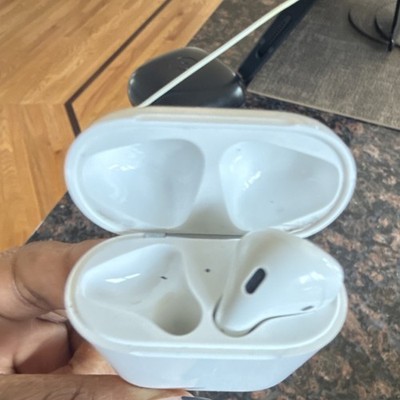 Apple AirPods Wireless Bluetooth Right In-Ear Earbud with Charging Case White