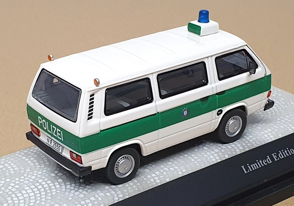 Premium ClassiXXs escala 1/43 11458 - VW Volkswagen T3 Bus Police - blanco/verde Foto 2 de 4