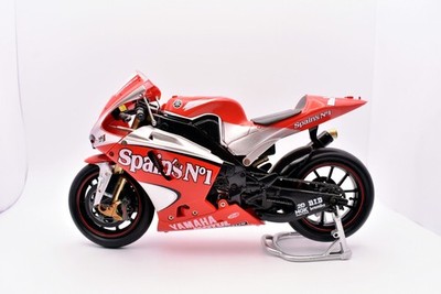 New-Ray Yamaha YZR-M1 Motorrad Modellauto Maßstab 1:12 2004 Pressofuso