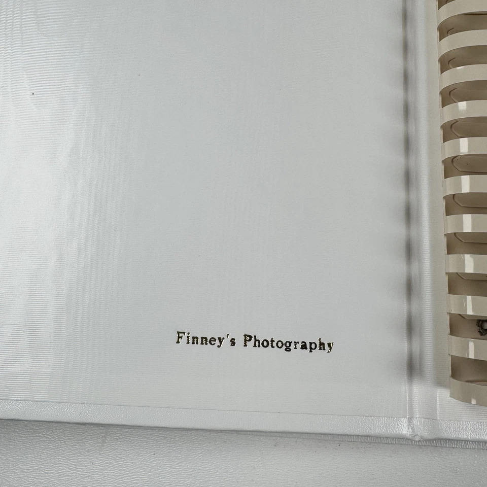 Álbum de fotos de boda de colección TAP Fanfarria perla blanca en relieve con tapetes 10x9 ***LEER*** Foto 3 de 4