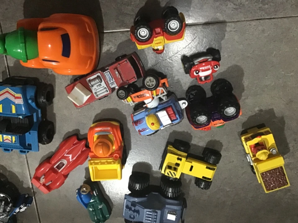 Lote de 7 juguetes Tonka+Grupo mixto~Motocicletas~Sesame Street~Mark 5 Speed Racer=TODOS Foto 2 de 4