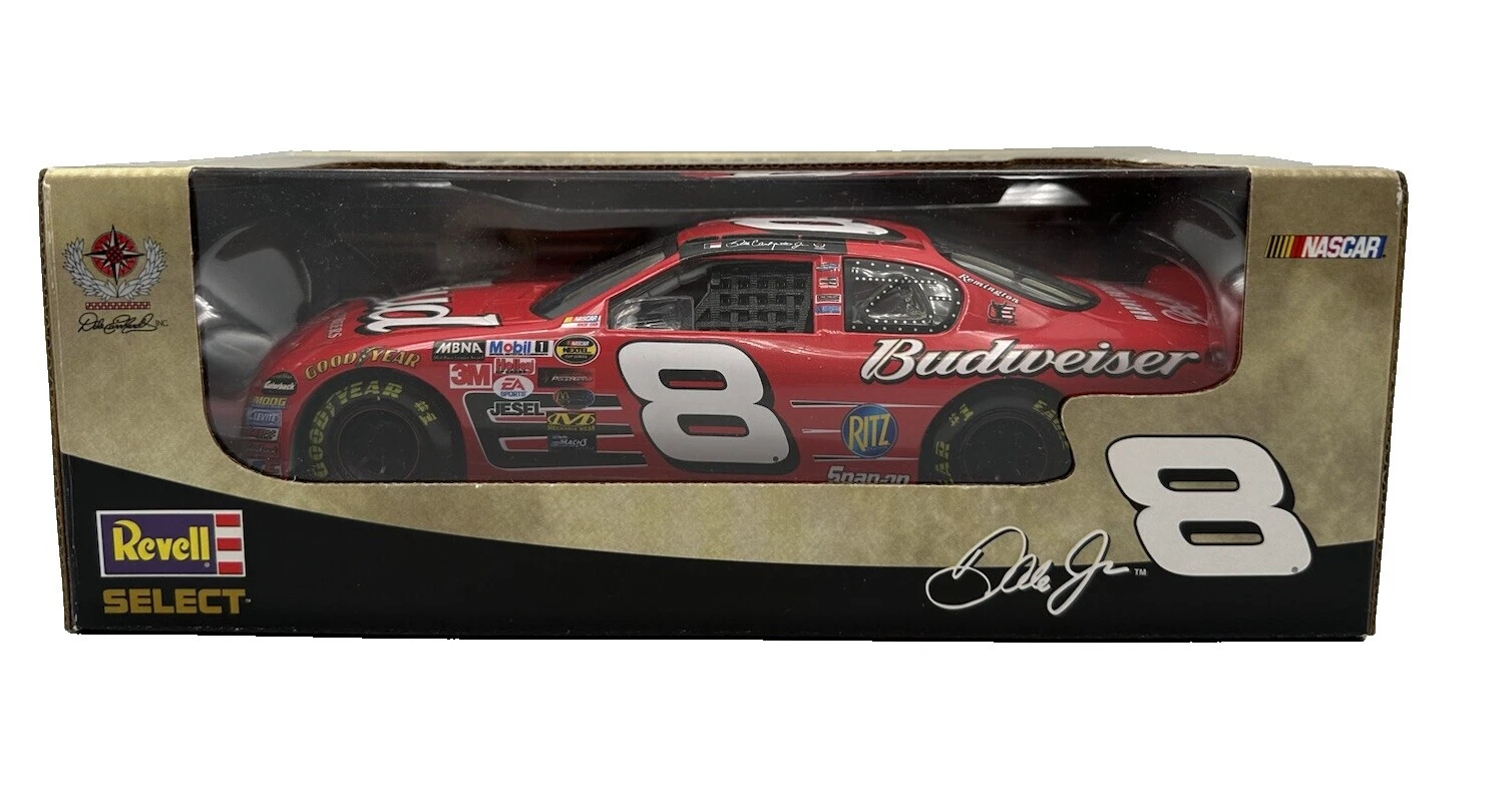 Литые модели спортивных и туристических автомобилей Revell Dale Earnhardt Jr 2005 год