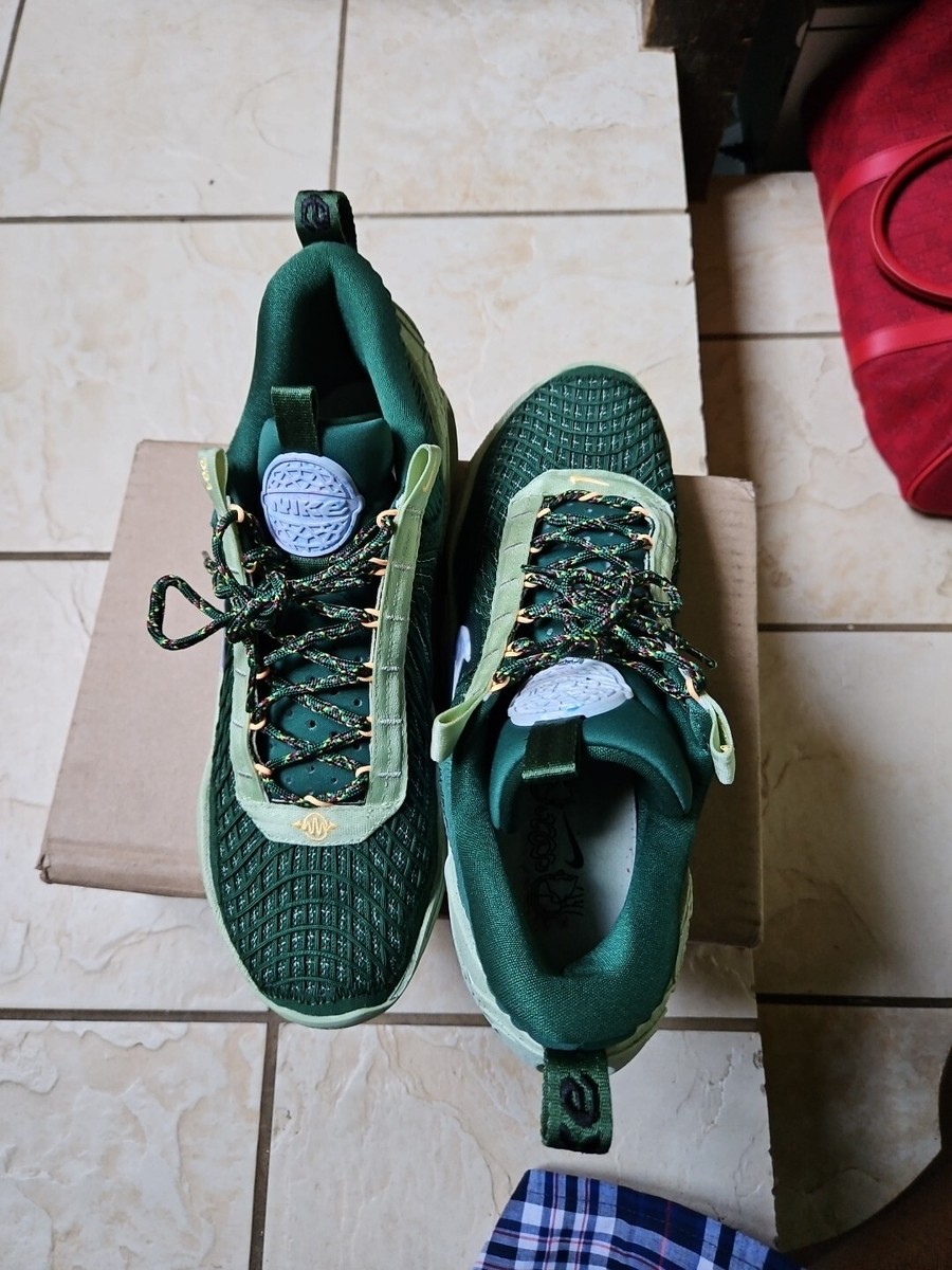 nike cosmic unity gorge green