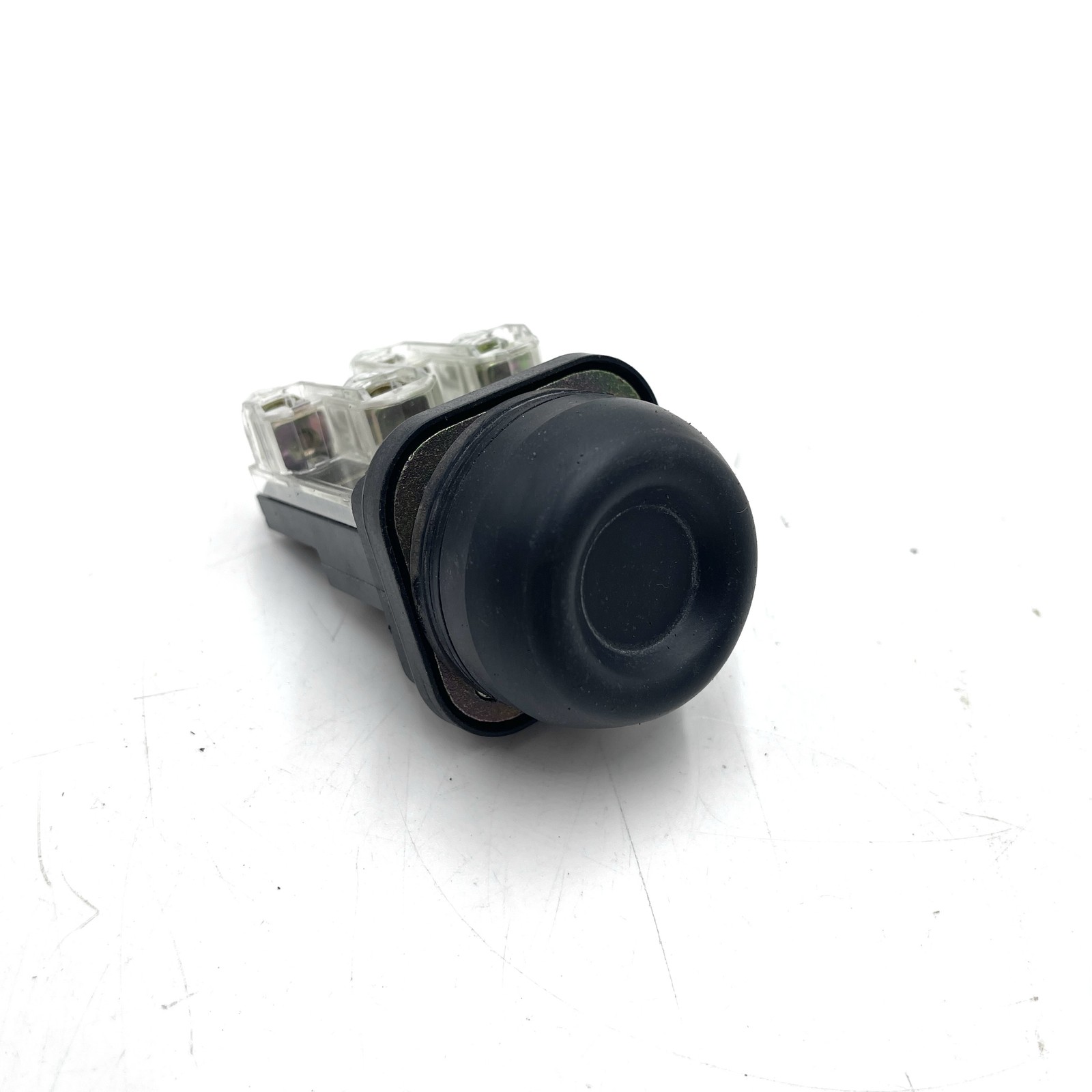 Booted Pushbutton XB2MP21 Telemecanique Black 031168