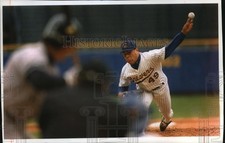 1993 Press Photo Milwaukee Brewers baseball's Teddy Higuera delivers a pitch