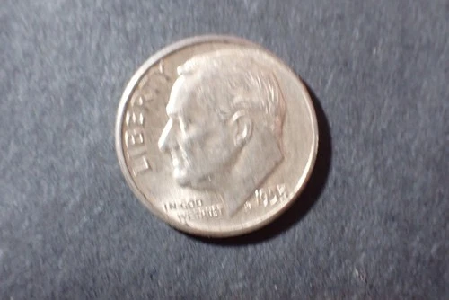 One  Roosevelt Dimes 90% Silver dated 1953 BU Cond ROOS 076