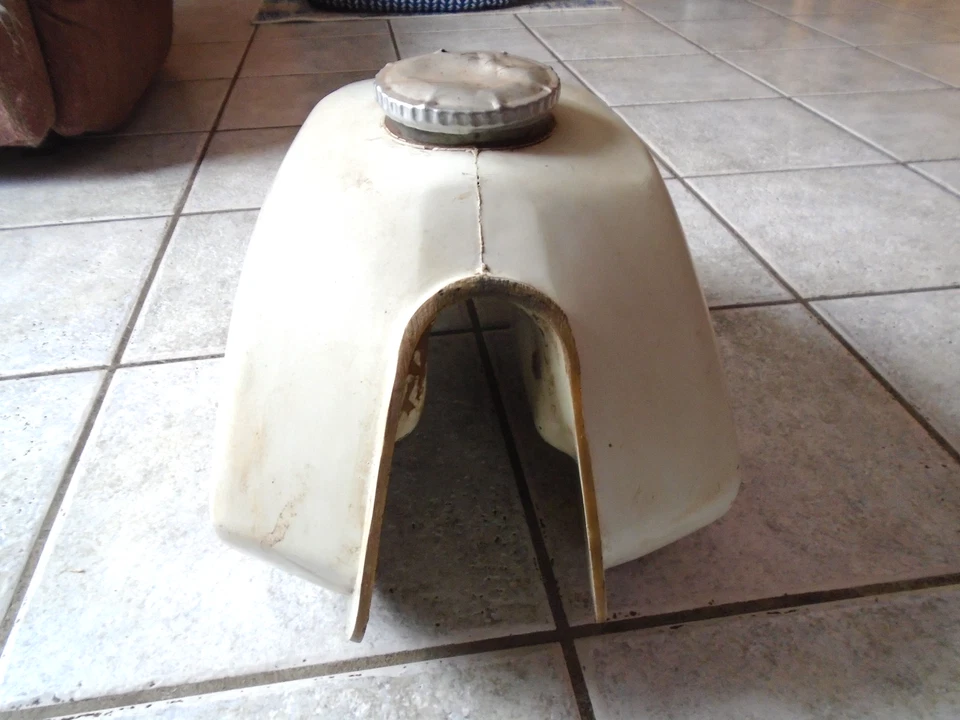 Penton - KTM, 1978 tanque de gasolina grande de fibra de vidrio enduro. Foto 3 de 4