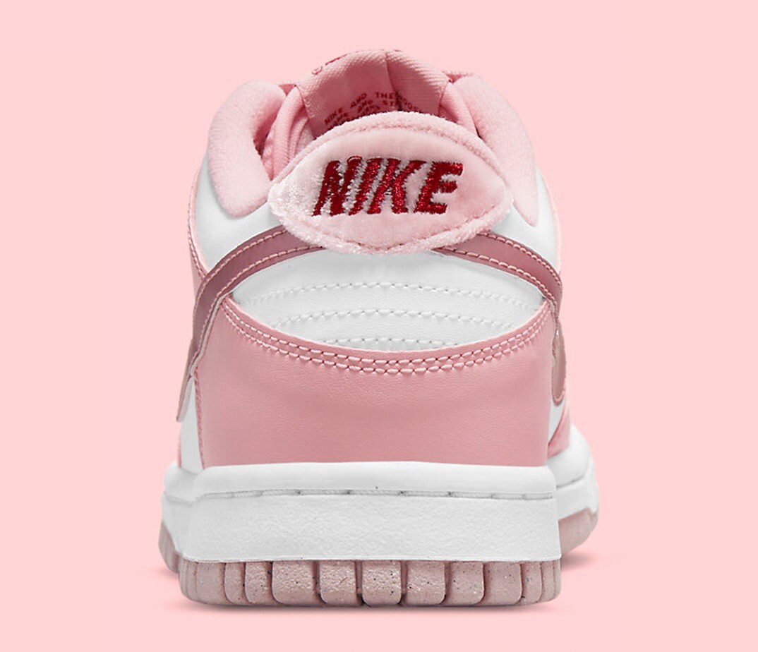 nike dunk pink velvet
