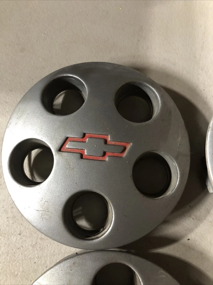 Juego de 4 tapacubos centrales de rueda Chevrolet Beretta 1994 1995 1996 P/N 22578632 Foto 2 de 4