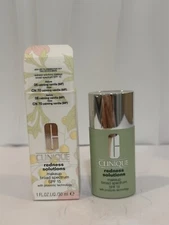 Clinique Redness Solutions Makeup SPF 15 -06Calming Vanilla 1 fl oz New with Box
