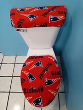 JUEGO DE TAPA DE ASIENTO DE INODORO Y TAPA DE TANQUE DE LANA ROJA DE LOS PATRIOTAS DE NUEVA INGLATERRA.