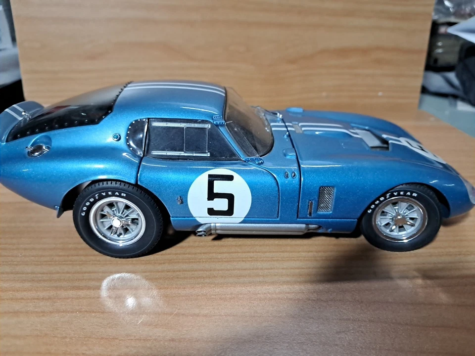 Exoto Cobra Daytona Coupe 1/18 - Immagine 2 di 4