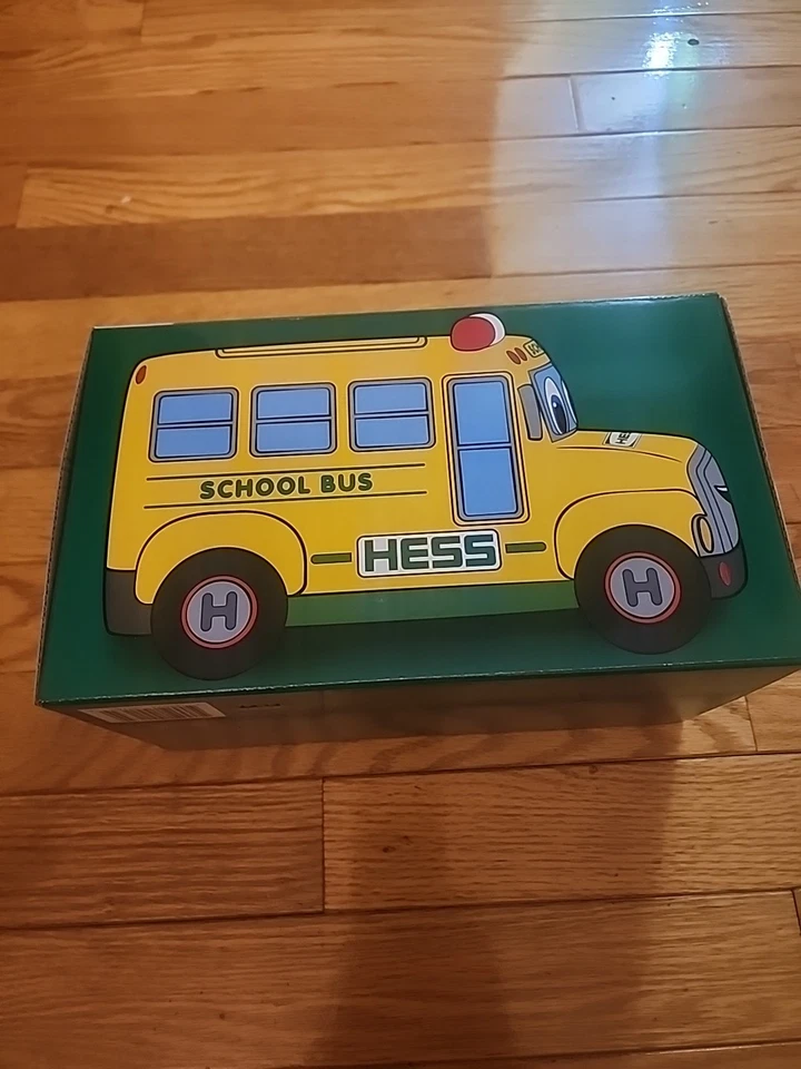 Hess Truck 2024 My Plush School Bus Luces LED Efectos de sonido - AGOTADO por HESS Foto 2 de 4