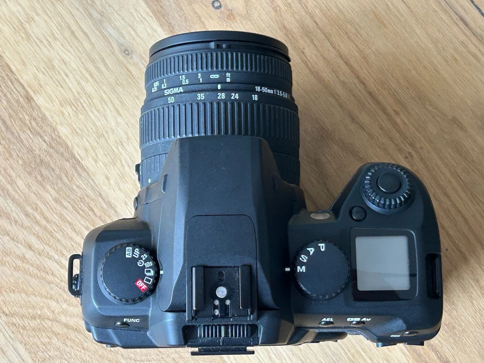 SIGMA SD14 mit Sigma Zoom 18-50mm 3,5-5,6 - Bild 4 von 4