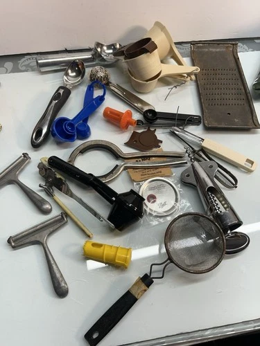 Kitchen Gadgets. Look At All Pictures Please.