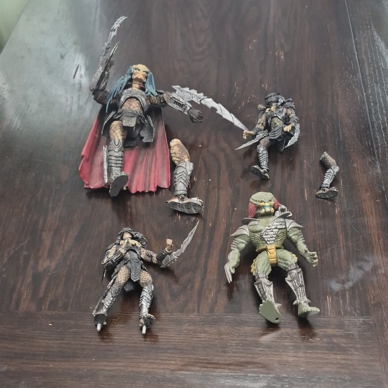 Predator Action Figure Lot of 4 with Accessories - Science Fiction & Horror