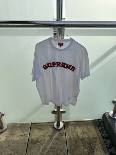 Haut manches courtes SUPREME blanc à carreaux appliqué taille M