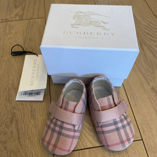 Baby store burberry trainers