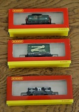 Boxed Hornby Castrol Tank Wagon R127; 4 Plank Wagon R6198; SR Container R6182