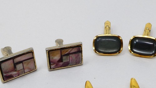 Collection of Gold-Tone Cufflinks Including Southampton Enamel Heraldic Design - Picture 4 of 5