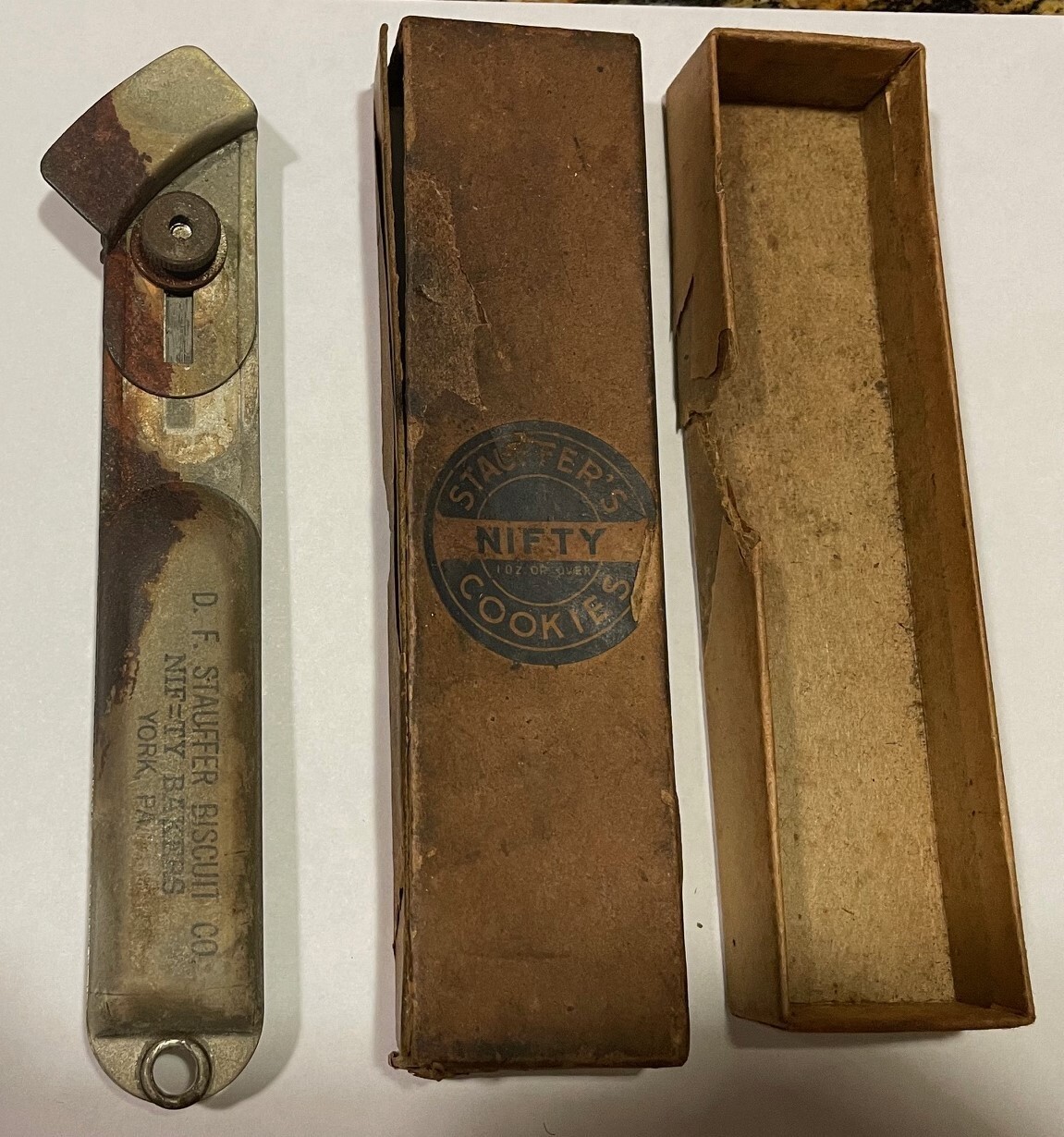 1939 Stauffer Biscuit Co. York PA advertising Kutto box cutter with