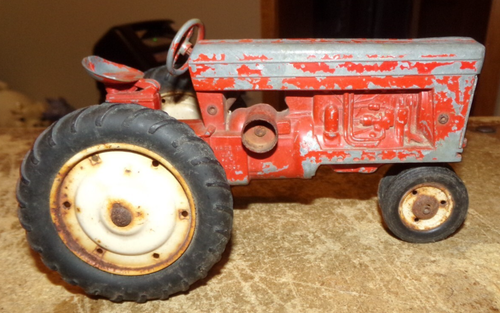 1/16 vintage tru scale narrow front tractor for parts or repair used - Picture 3 of 6