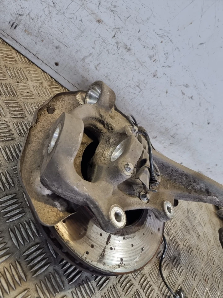 MERCEDES BENZ C220 WHEEL HUB A0004213520 FRONT RIGHT W205 AMG DSL 2017 — 第 3/4 张图片