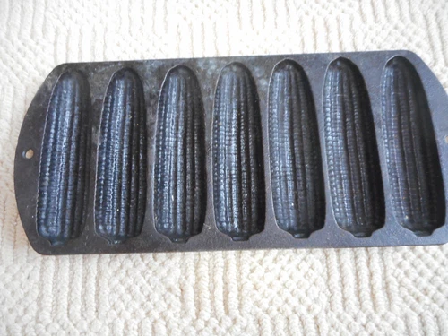 VTG Lodge CAST IRON CORN BREAD STICK PAN Cob Cornbread 7 ear 27C2 USA VG Cond