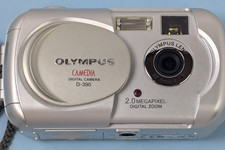 Olympus CAMEDIA D-390 2.0MP Digital Camera - Tested & Works