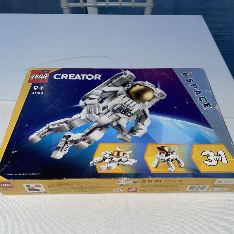 LEGO Creator Space Astronaut 31152 Building Kit Brand New slight damage on box