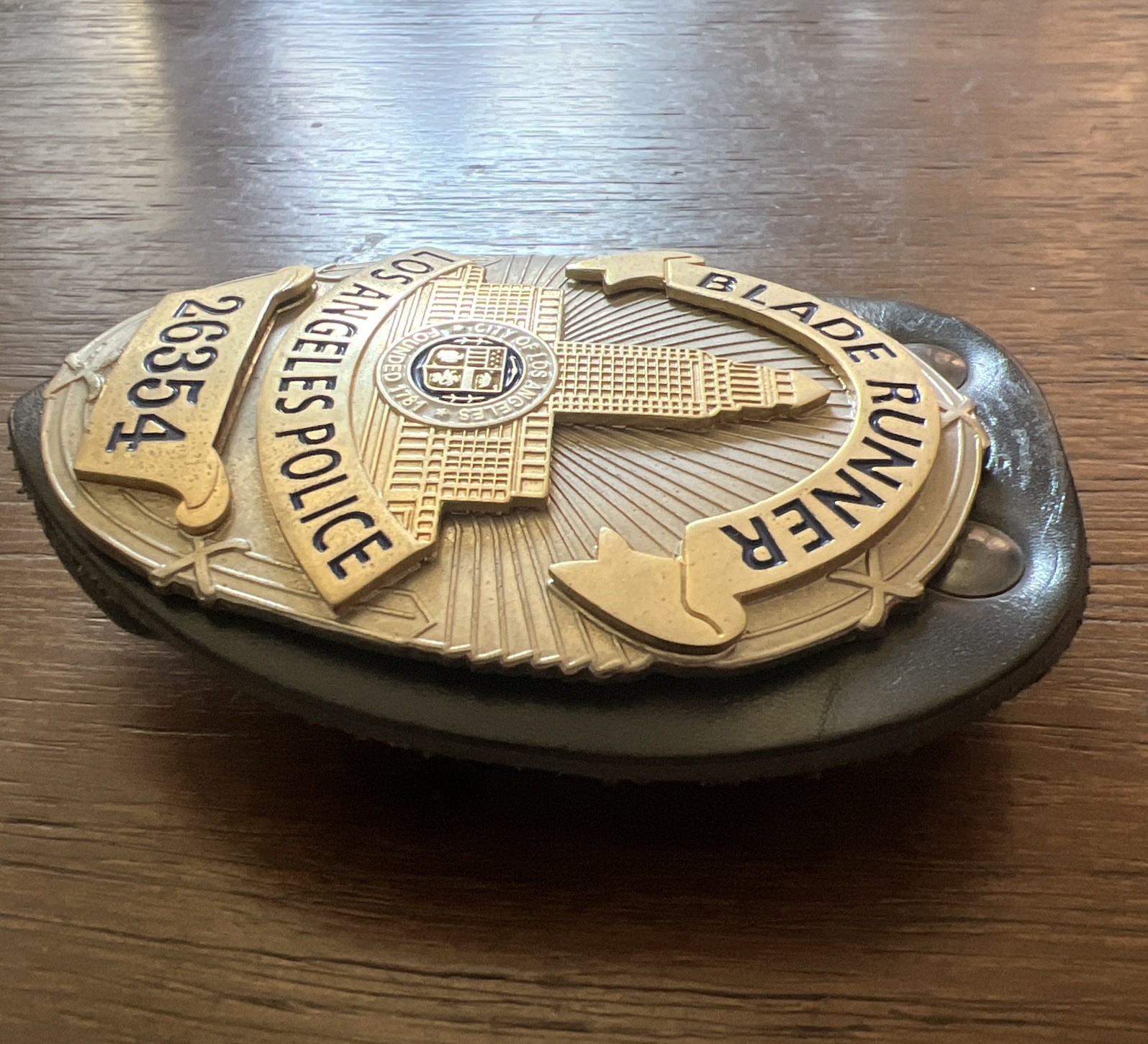 Blade Runner Rick Deckard Collectable Replica Bad… - image 4