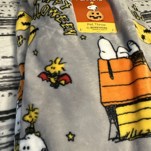 PEANUTS Snoopy Plush Soft Fleece Throw HAPPY HALLOWEEN Berkshire 60X70 - Picture 4 of 7